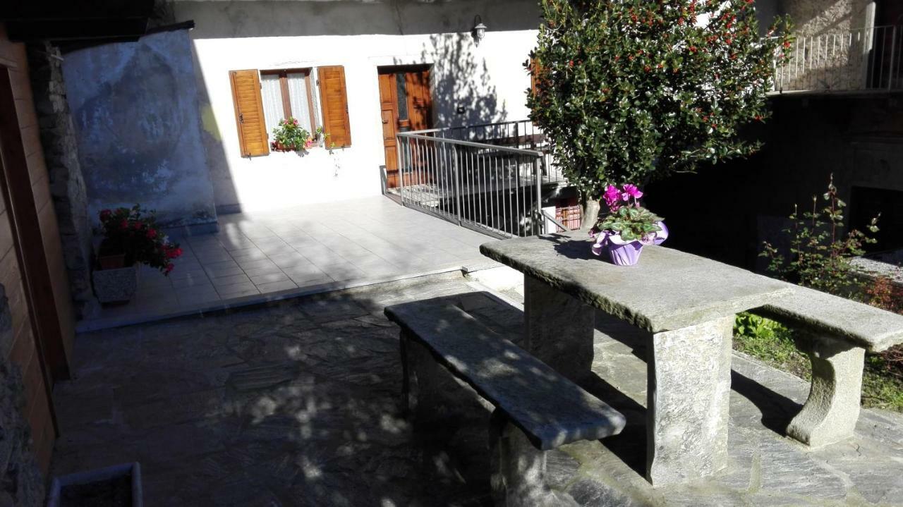 Il Borgo Di Monica Villa Domodossola Bagian luar foto