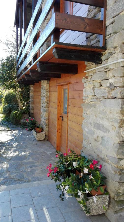 Il Borgo Di Monica Villa Domodossola Bagian luar foto