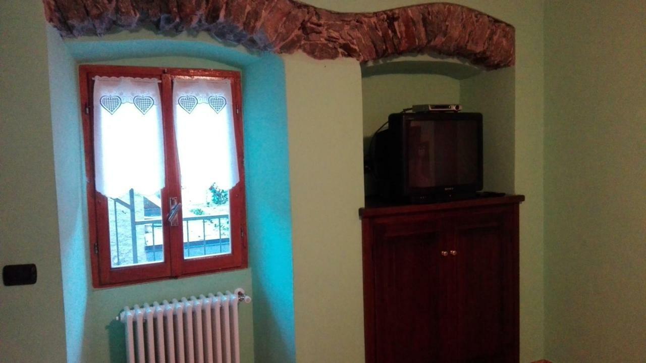 Il Borgo Di Monica Villa Domodossola Bagian luar foto