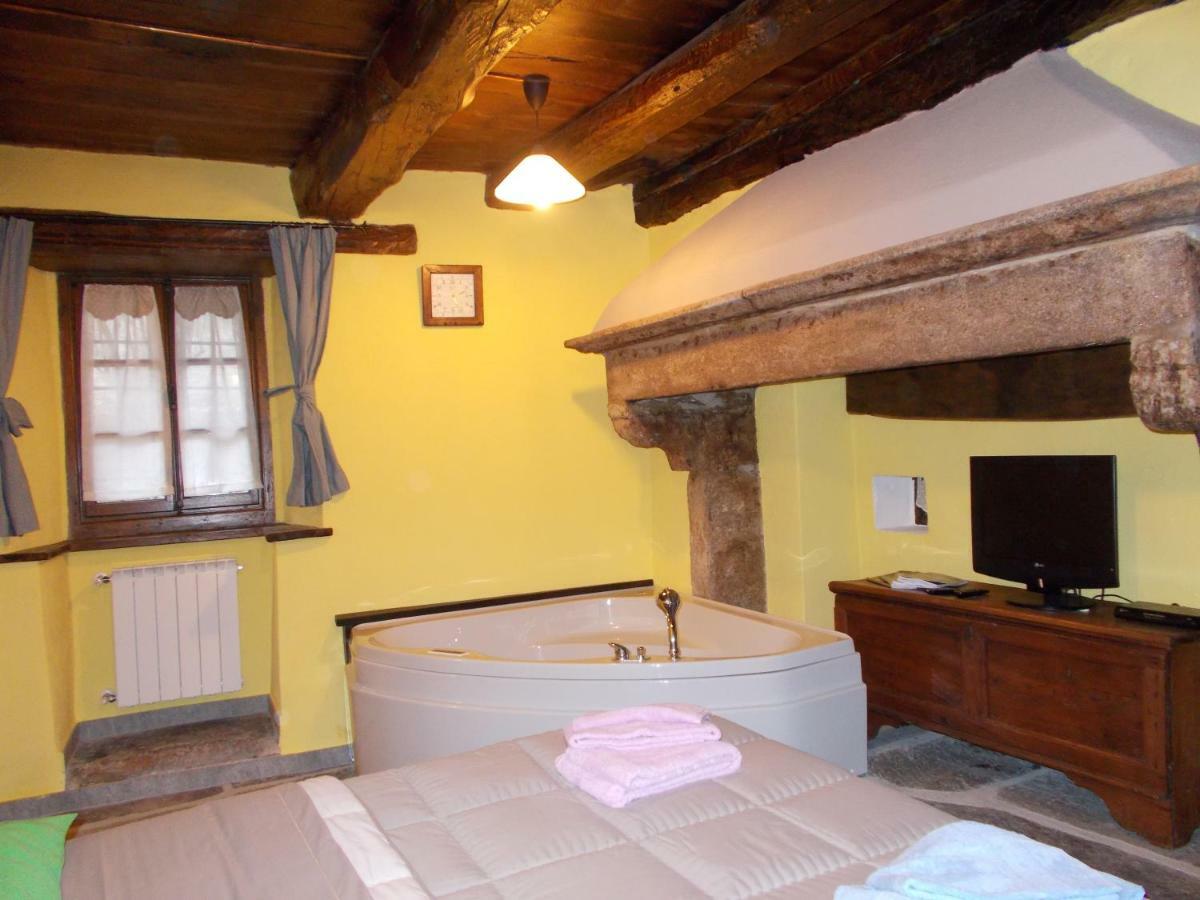 Il Borgo Di Monica Villa Domodossola Bagian luar foto