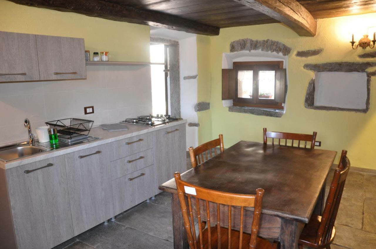 Il Borgo Di Monica Villa Domodossola Bagian luar foto