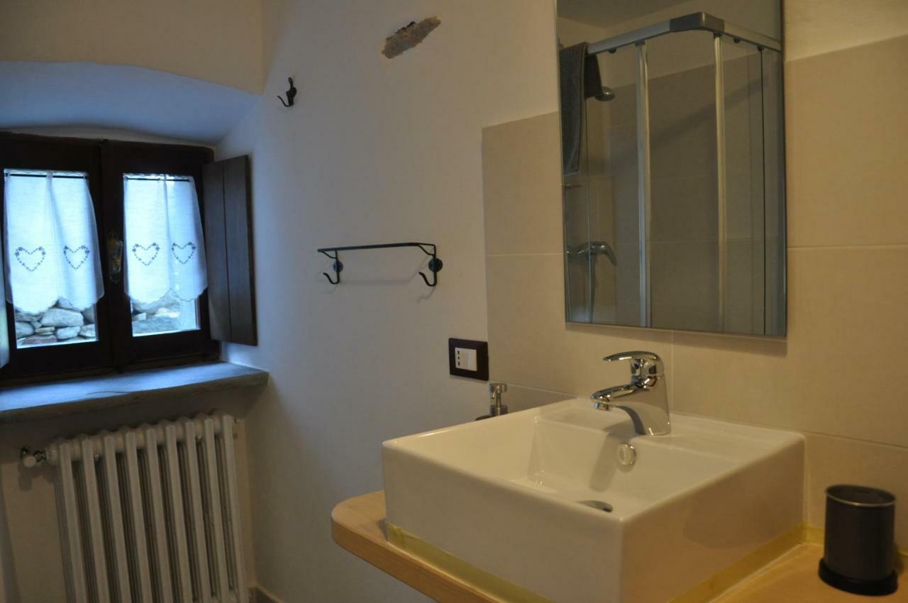 Il Borgo Di Monica Villa Domodossola Bagian luar foto